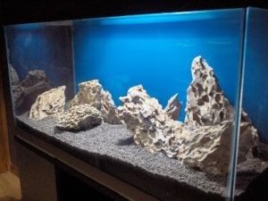 аквариум с кенийскими камнями